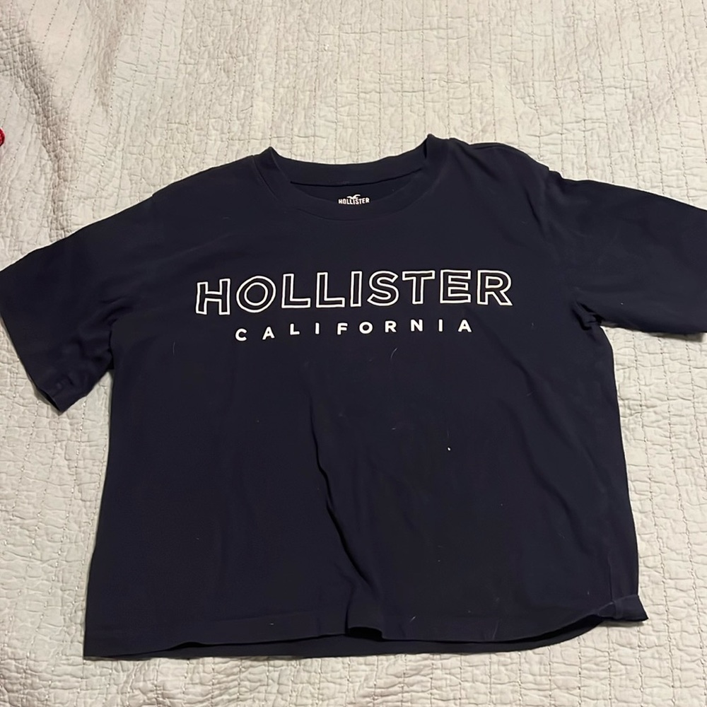 Navy blue hollister cropped tshirt
